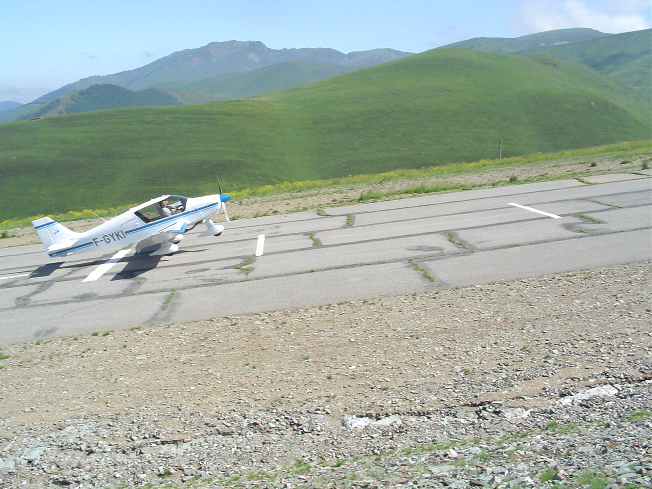 Avion de l'APPM en vol au-dessus des Pyrénées